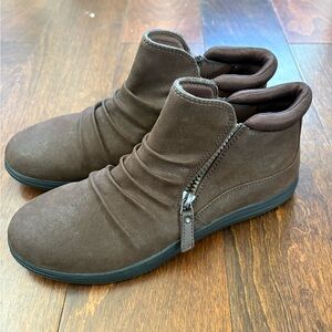 Clark’s Woman’s Cloudsteppers Breeze Path Ankle Boots New